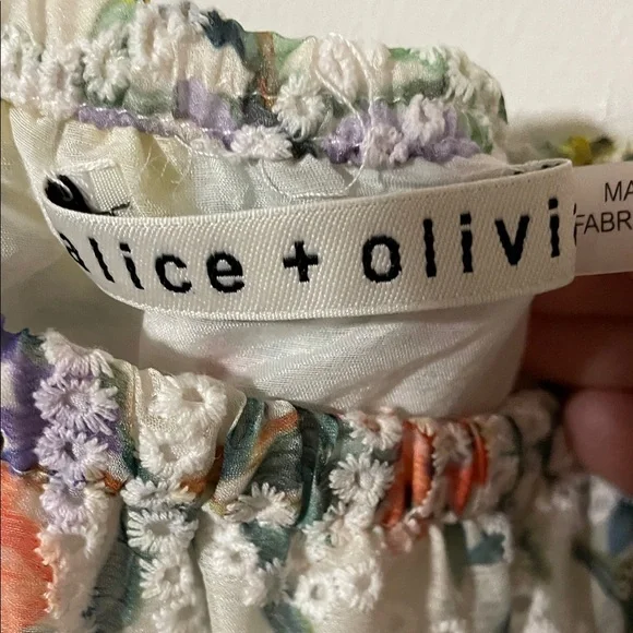 Alice + Olivia Rowa Floral Eyelet Top Size Medium - Picture 4 of 8